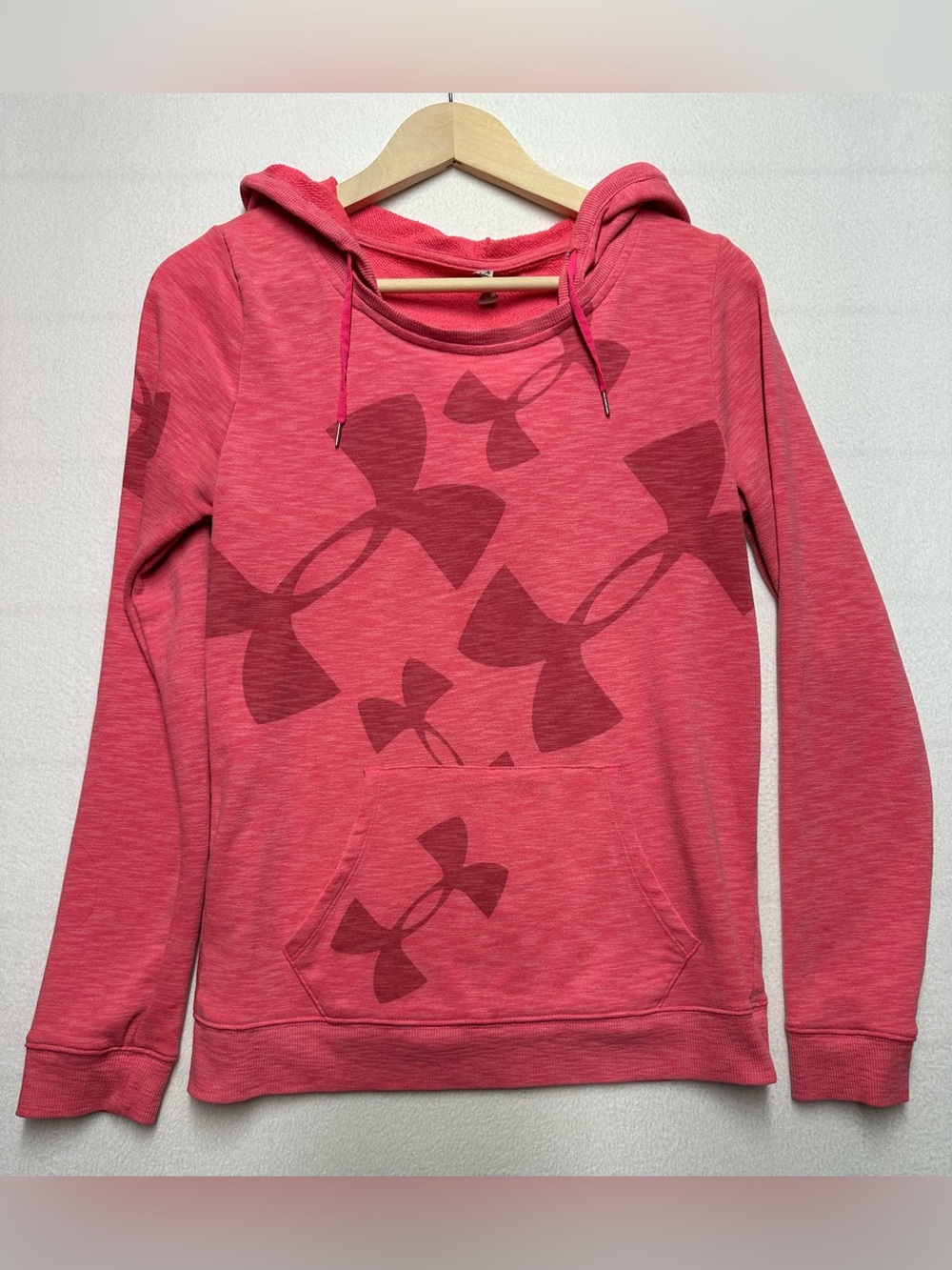 Under Armour Women’s Small Pink Logo Print Pullover Hoodie Sweatshirt